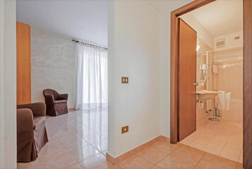 Suite - Photo 4