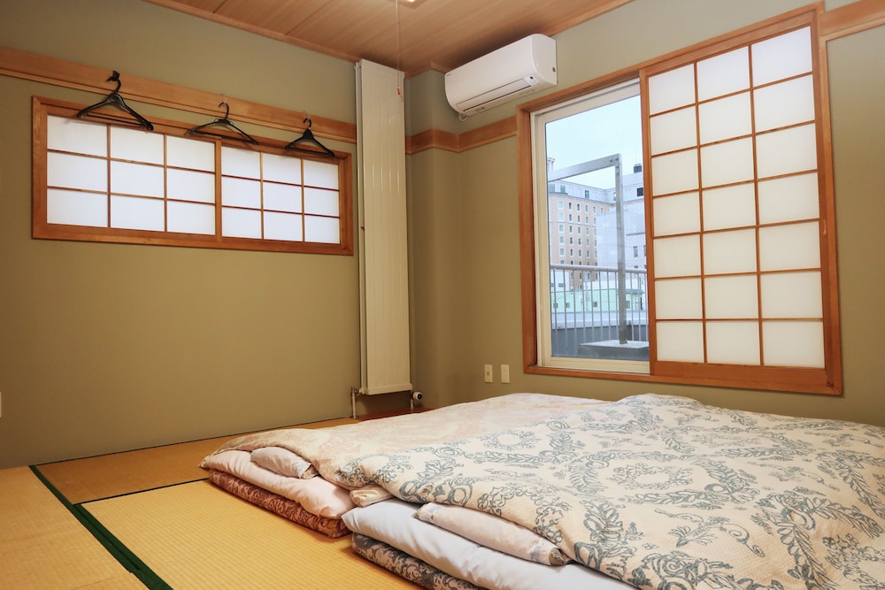 Traditional Room, Shared Bathroom (Simple locking) photo 1