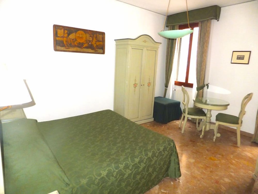 Classic Apartment, 3 Bedrooms photo 3