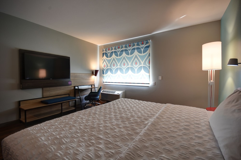Room, 1 King Bed, Accessible, Bathtub - Photo 6