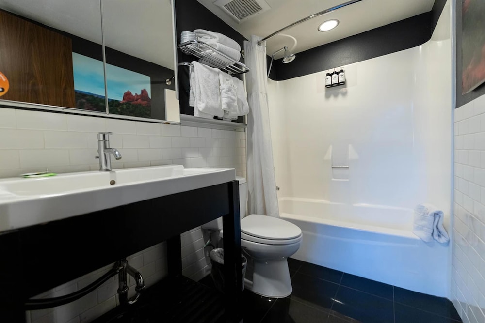Suite, Multiple Beds, Non Smoking - Photo 5