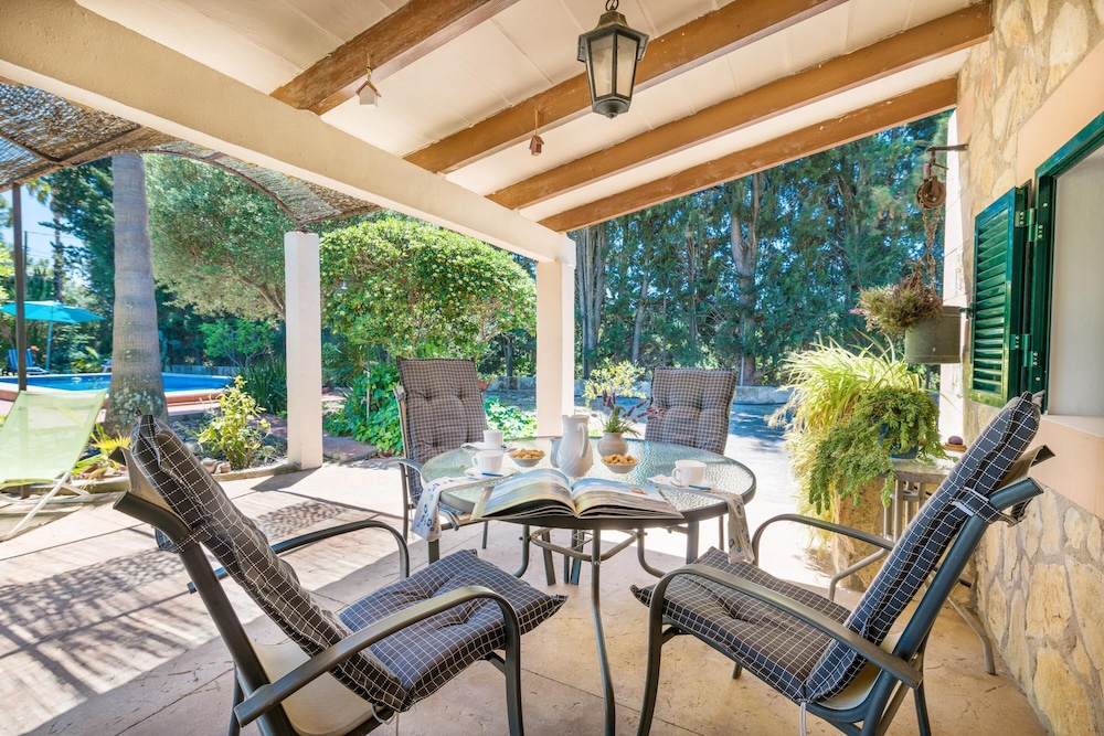 Villa photo 2