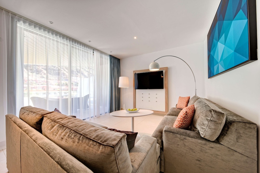 Suite, 2 Bedrooms, Balcony, Pool View