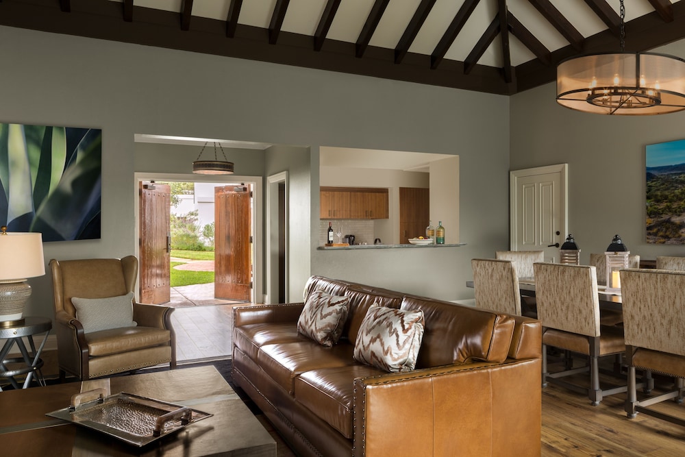 Villa (Briscoe Suite)