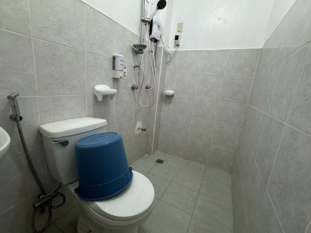 Double Room (Reddoorz) - Photo 2