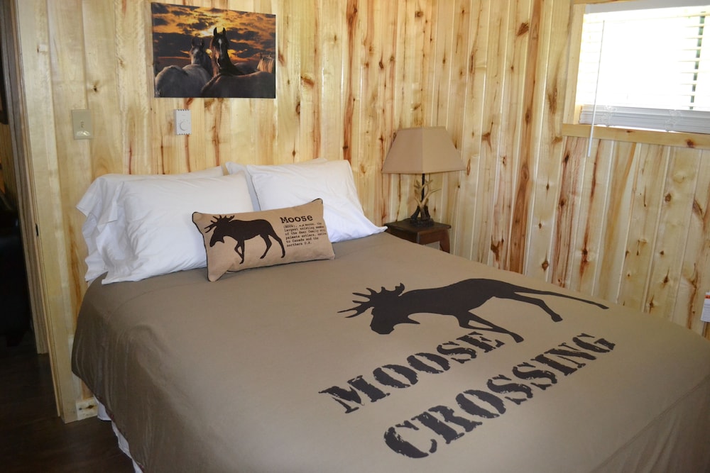 Family Cabin, 2 Bedrooms, River View, Overwater photo 1