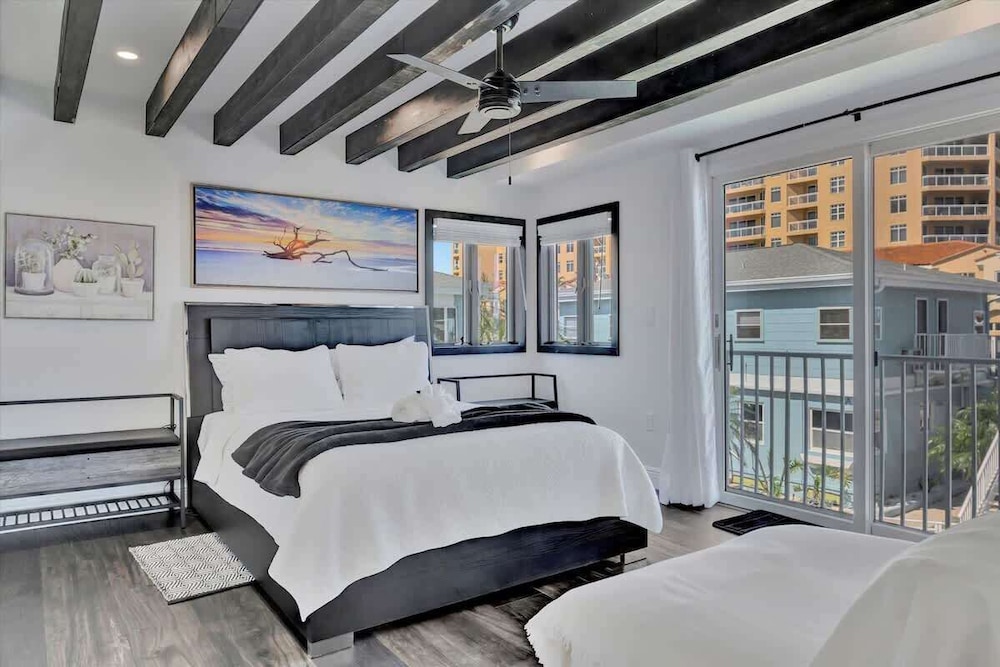 Design Studio Suite, 1 Queen Bed, Bay View photo 1