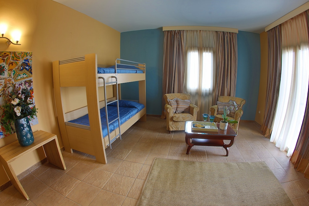 Classic Apartment, Garden View - Photo 2