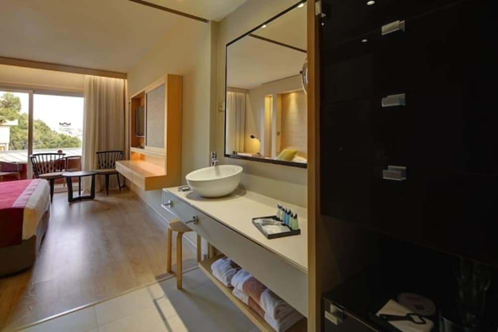 Double Room with Sea View & Spa Access - High Floor - 1 adult - 1 child. photo 3