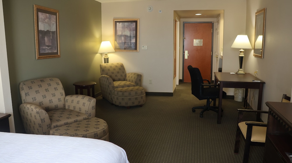 Standard Room, 1 King Bed - Photo 3