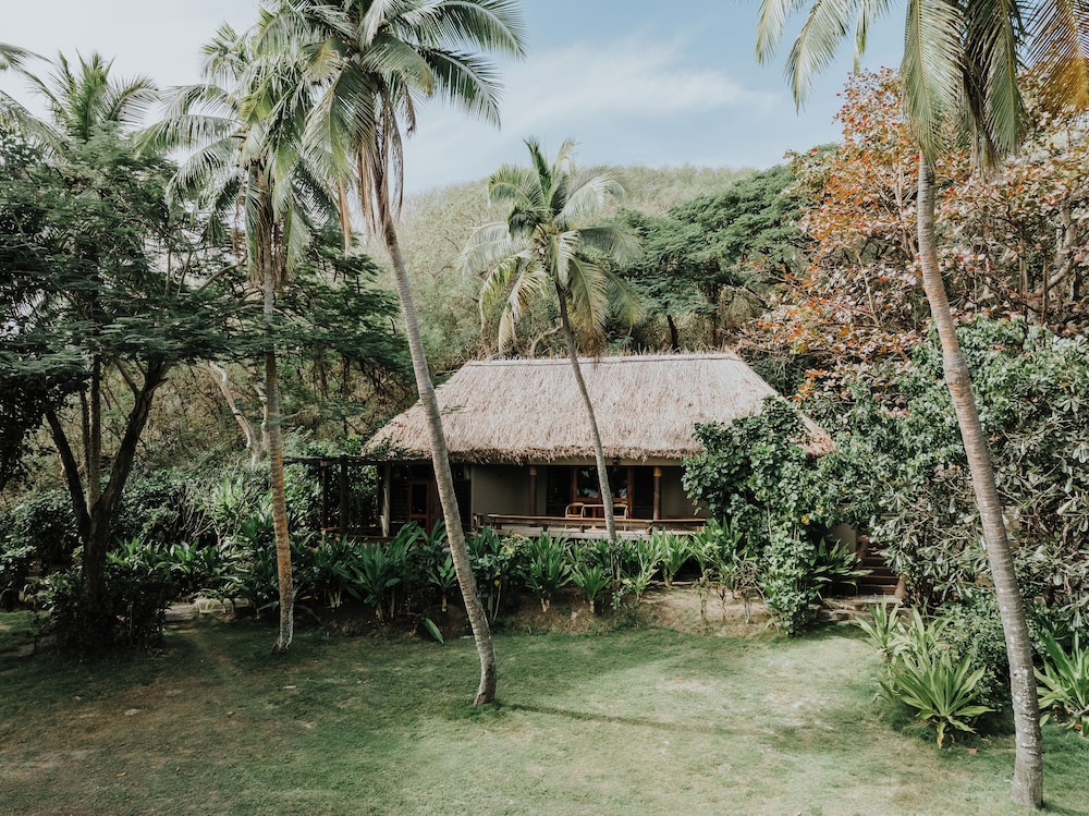 Deluxe Beachfront Bure