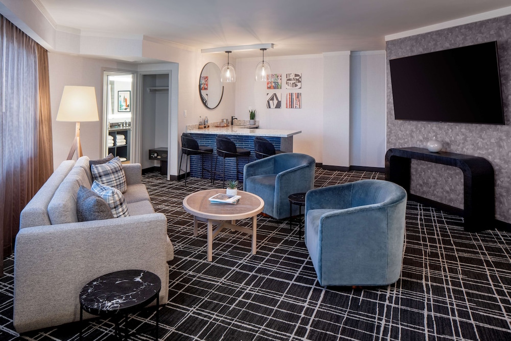 Suite, Non Smoking (3 Rooms) - Photo 6