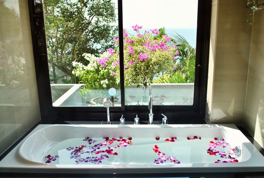 Deluxe Ocean View - Photo 11