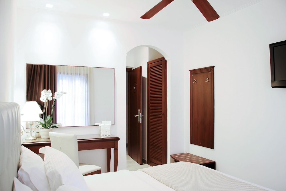 Standard Double Room (Bouboulinas Museum View)