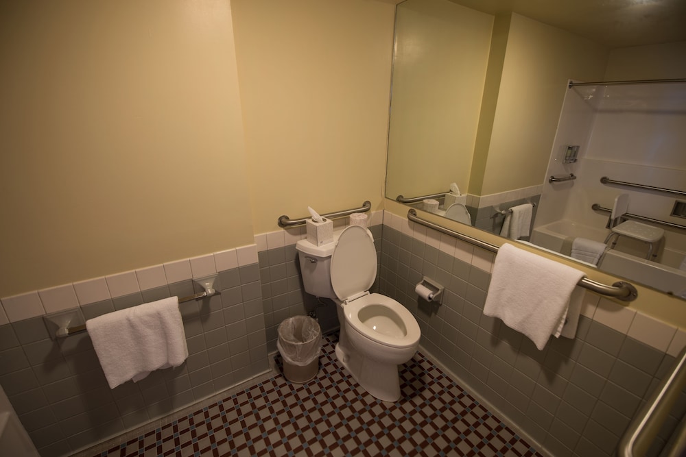 Room, 2 Queen Beds (Preferred) - Photo 5
