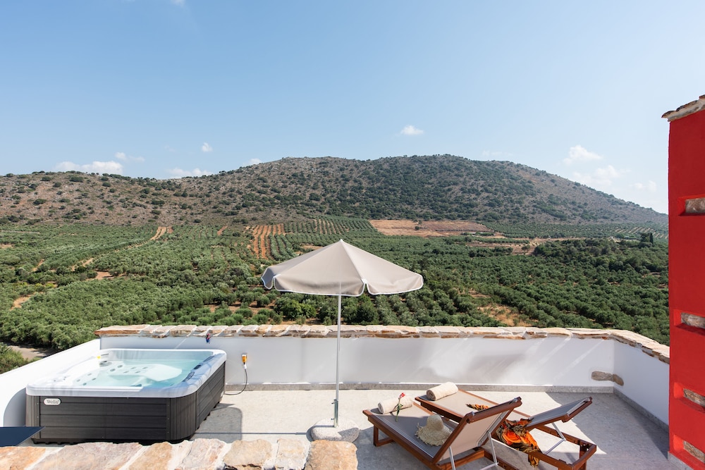 Sweet Suite With Private Jacuzzi photo 1