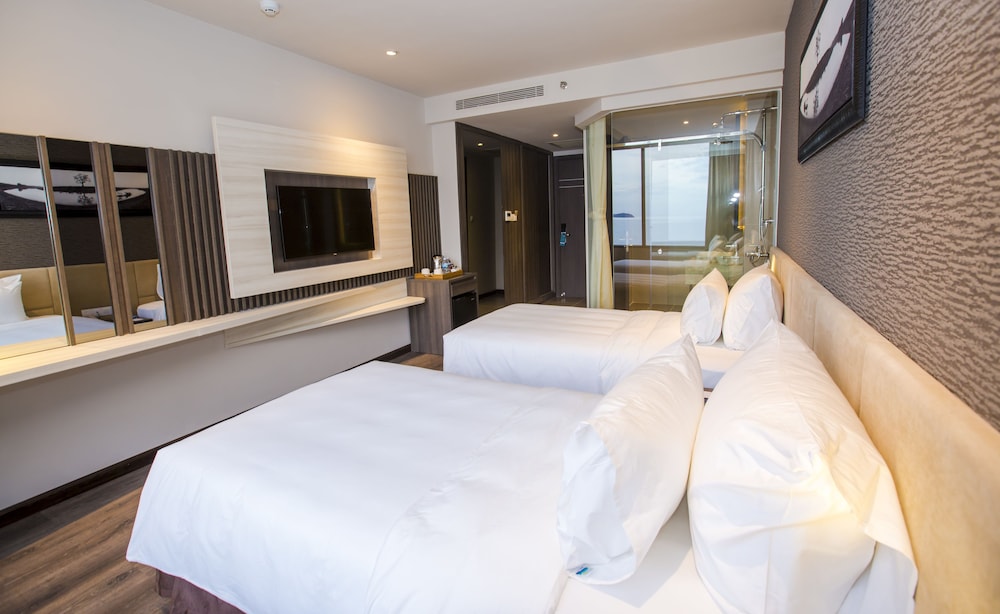Deluxe Twin Room, Partial Ocean View photo 3