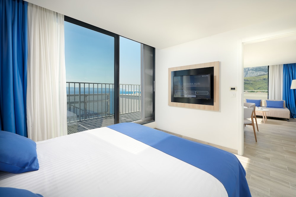 Deluxe Penthouse Suite