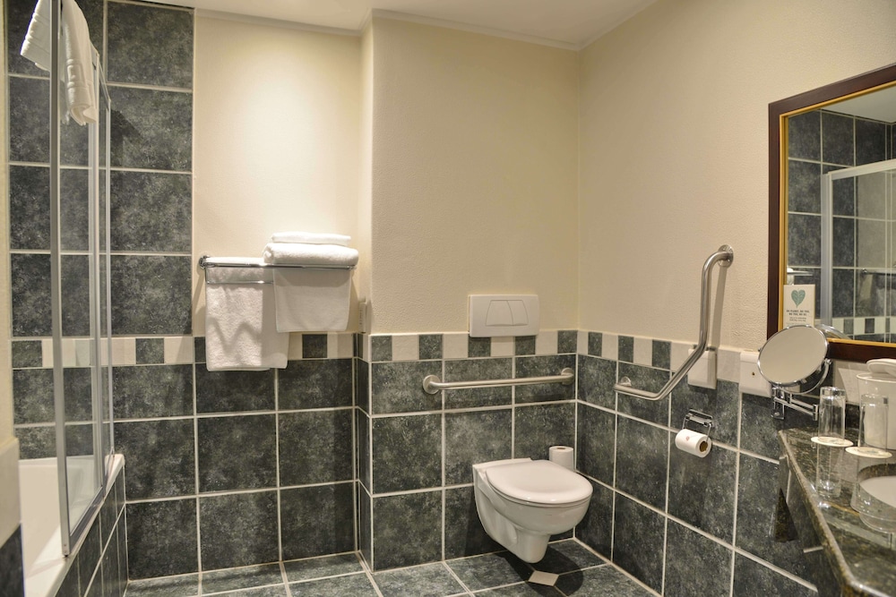 Twin Room, Accessible, Non Smoking thumbnail 5