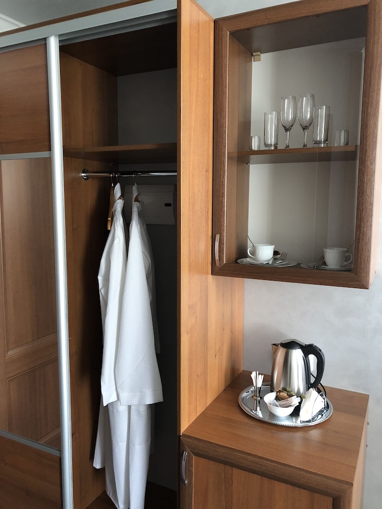 Deluxe Double Room, 1 King Bed, City View photo 3