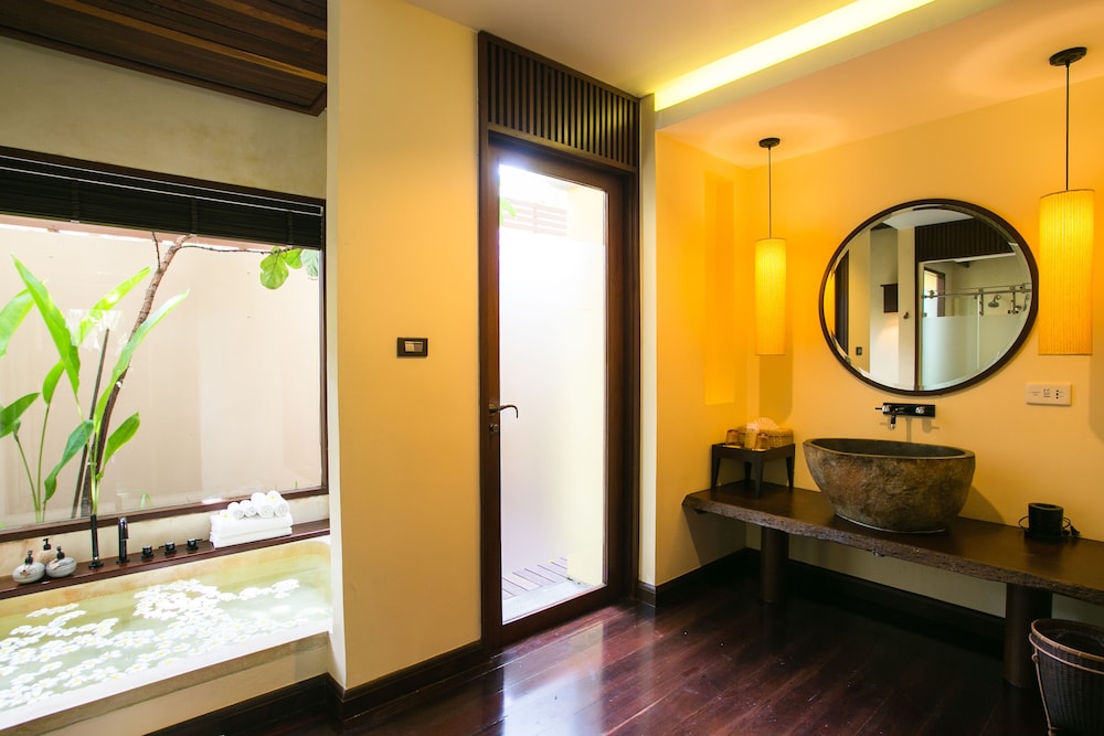 Deluxe Room - Photo 10