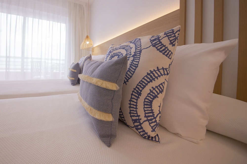 Triple Room, Sea View (3 Adults) - Photo 3