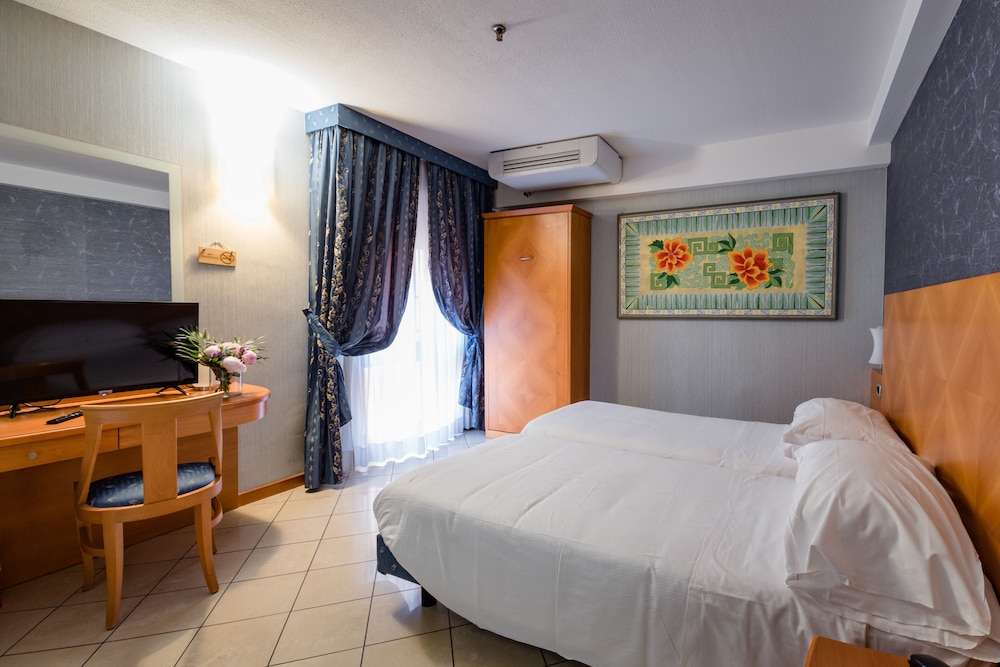 Classic Double or Twin Room, 1 Bedroom - Photo 5