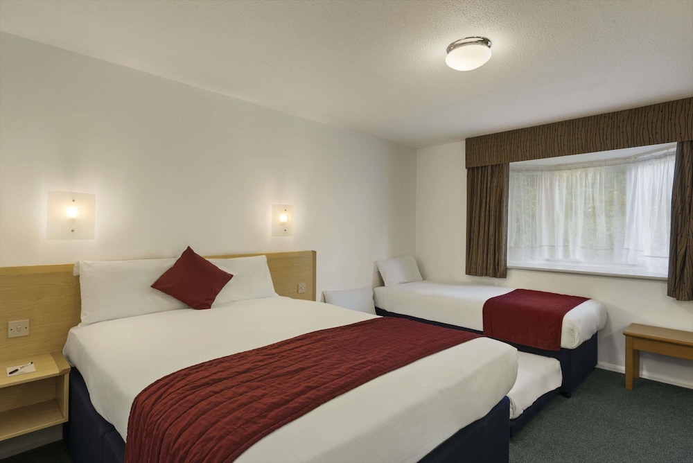Family Room, Multiple Beds, Non Smoking - Photo 1