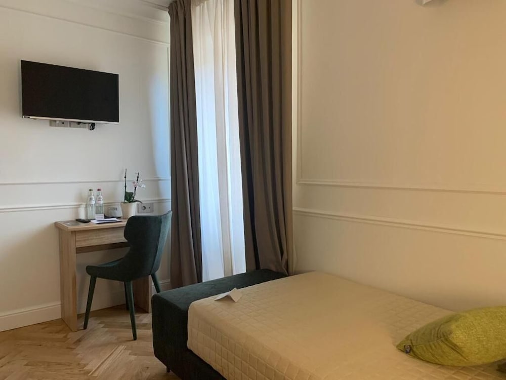 Deluxe Double Room Single Use photo 2