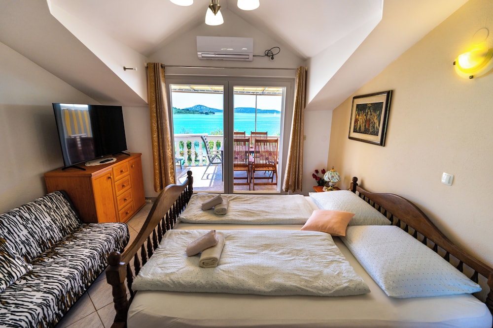 Classic Apartment, Sea View