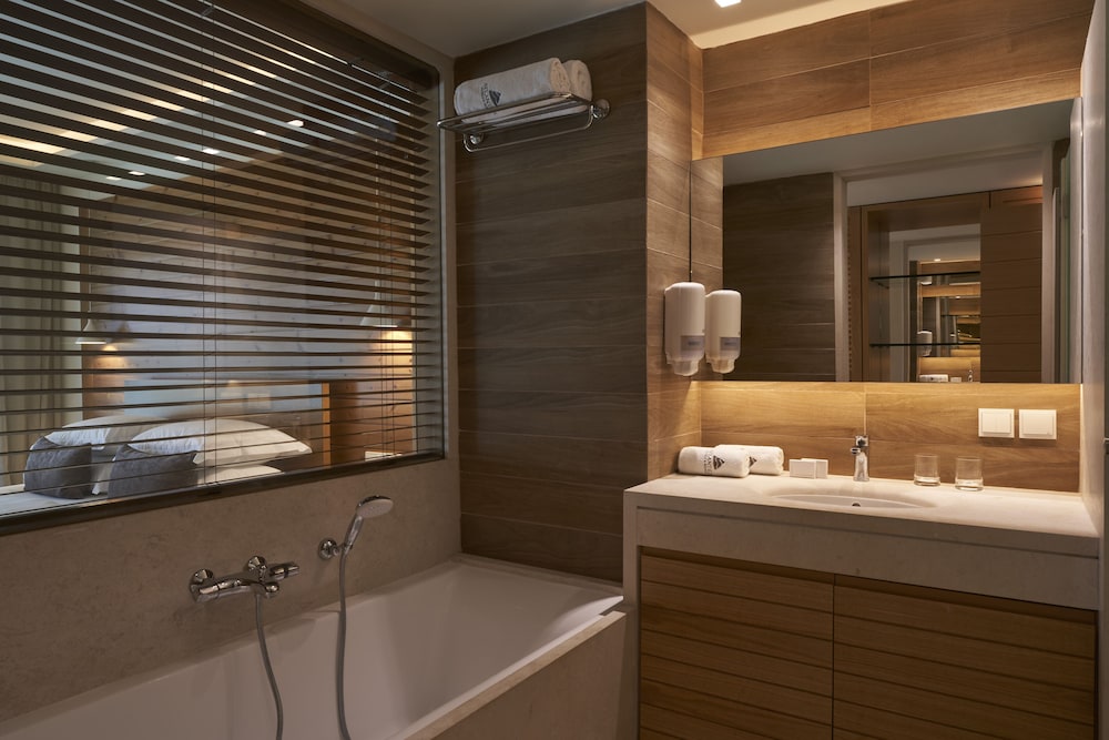 Premium Double Swim Up Room Inland View - Photo 2