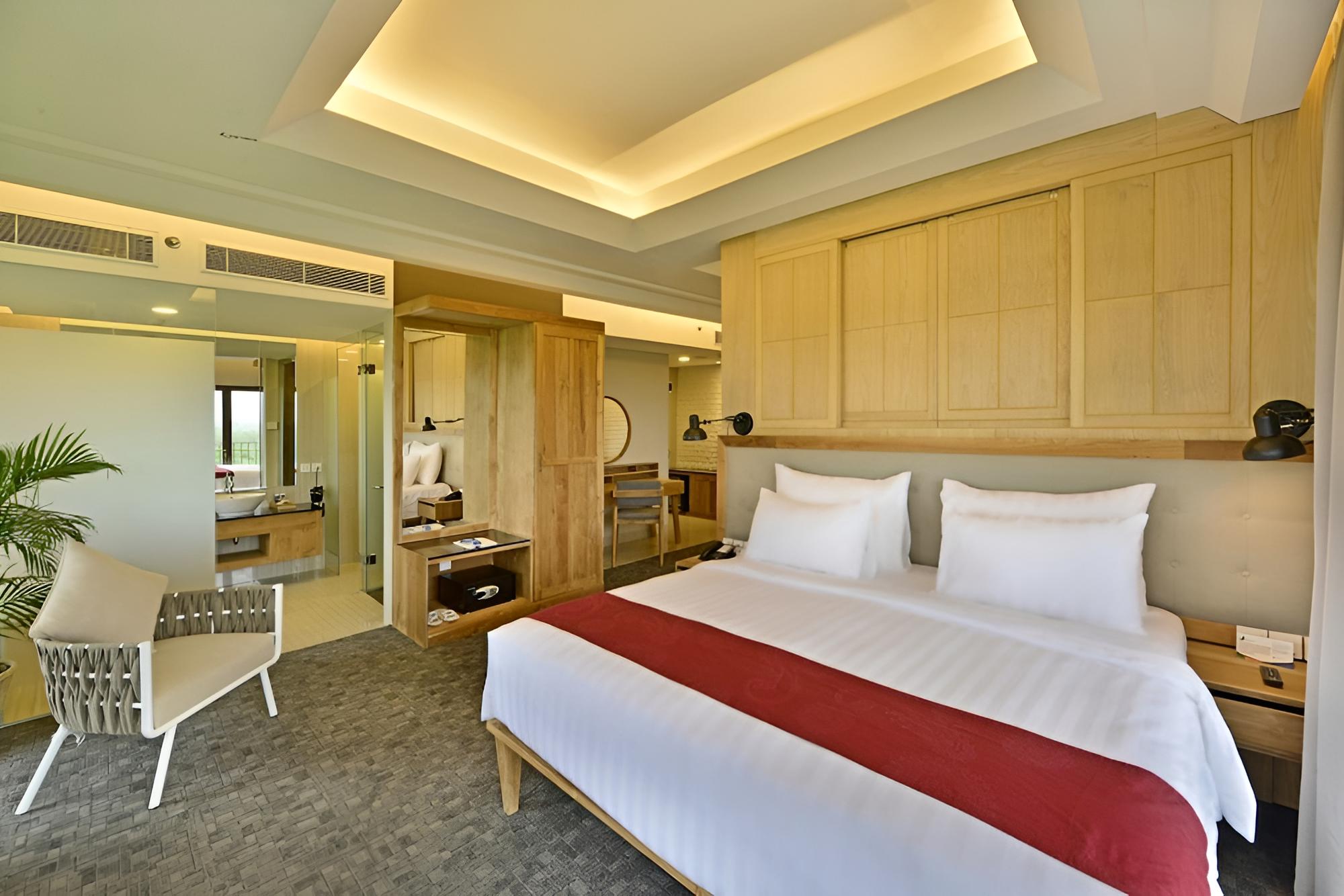 Suite, 1 Double Bed photo 2