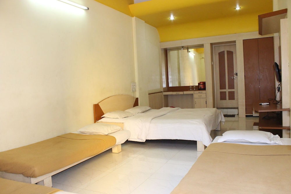 Family Deluxe AC 6 Bedded