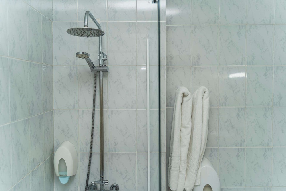 Standard Twin Room - Photo 3
