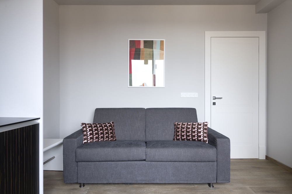 Large Studio with Kitchenette
