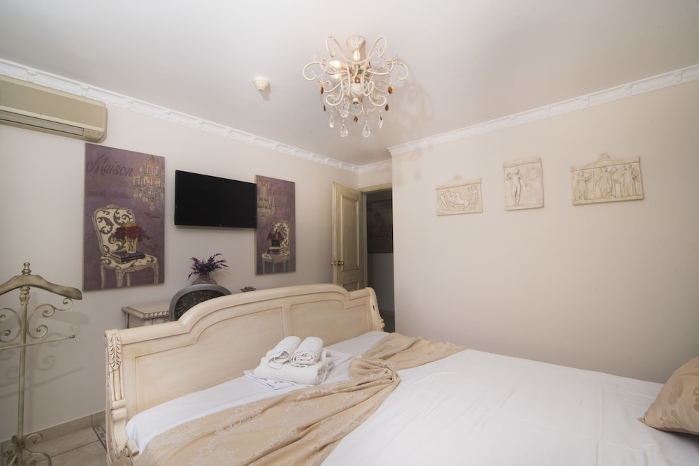 Junior Suite, 1 Bedroom, Partial Sea View