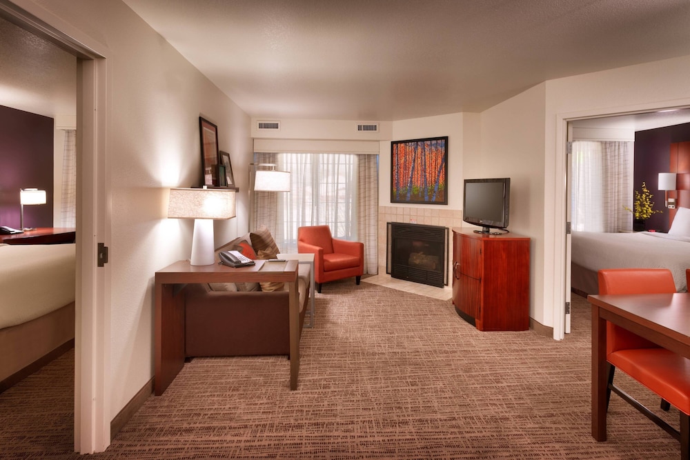 Suite, 1 Bedroom - Photo 11