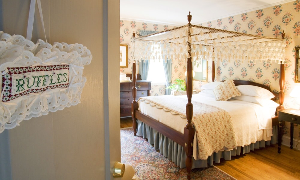 Suite, Private Bathroom (Ruffles Suite) photo 2