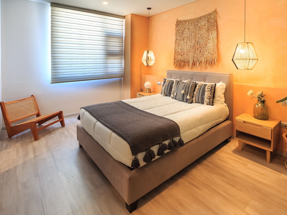 Suite Studio, 1 grand lit, accès piscine, vue ville