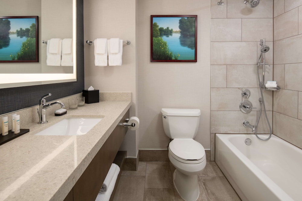 Suite, 1 King Bed, Accessible, Bathtub (2 Room Suite) - Photo 7