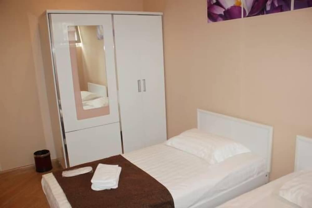 Standard Twin Room photo 2
