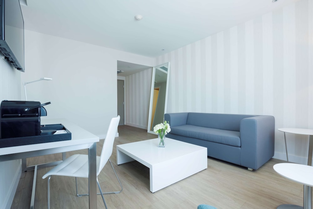 Standard Room (Extra Bed 2 adults + 2 children)