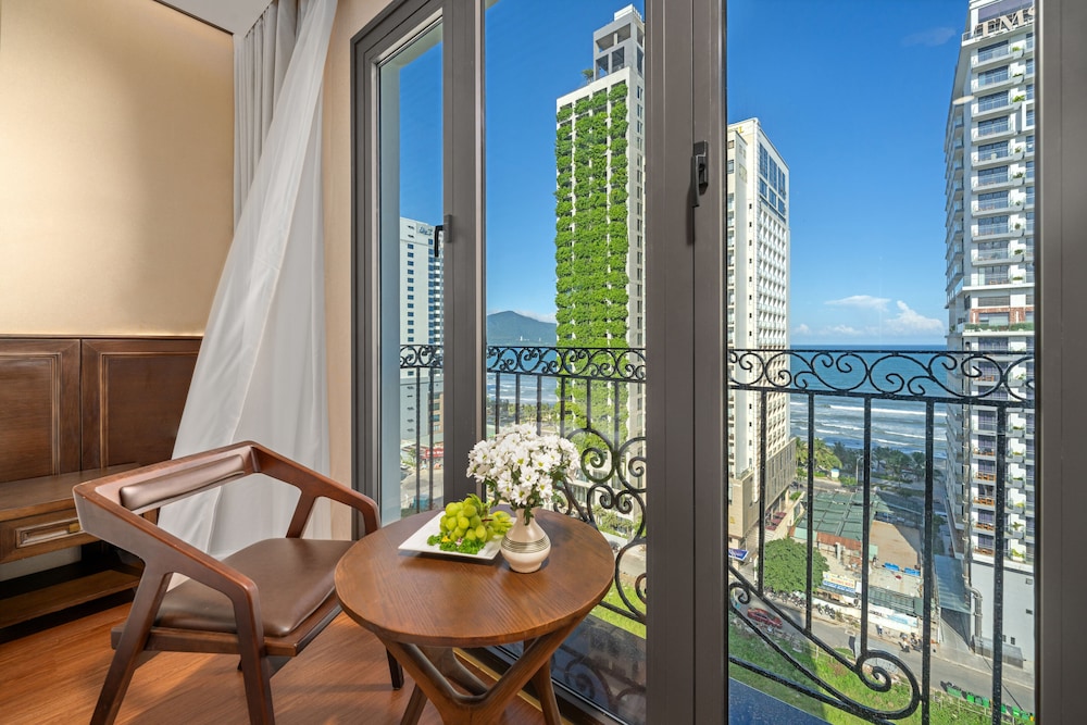Family Room Balcony with Sea View - Afternoon Tea Included - Photo 4
