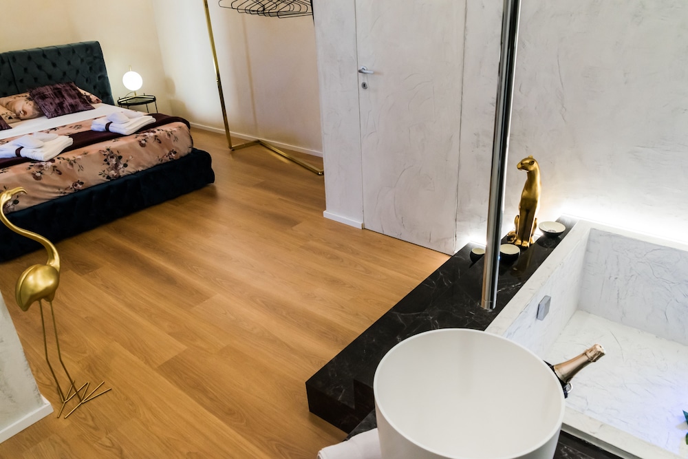 Superior Suite - Photo 18