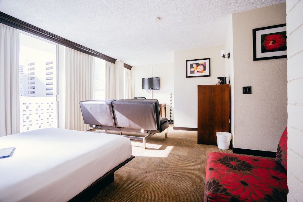 Deluxe Queen Room with Sofa bed photo 3