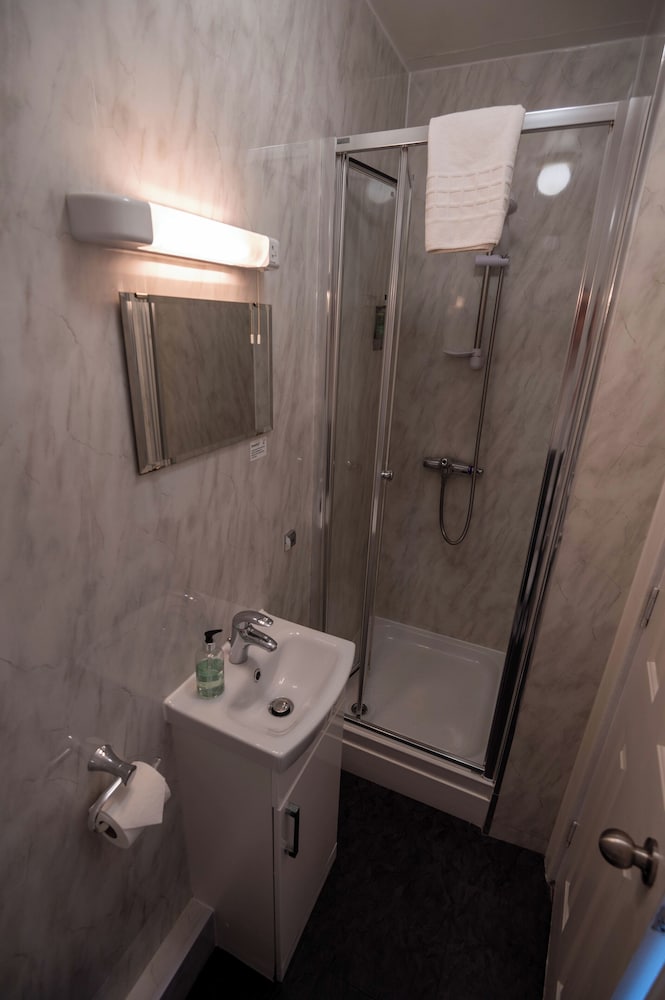 Standard Single Room, Ensuite, Sea View (Larger Bed) photo 2