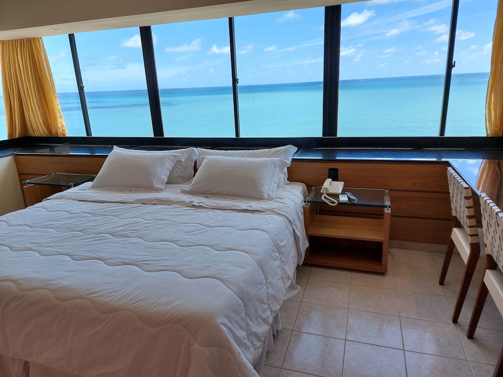 Suite - Photo 1