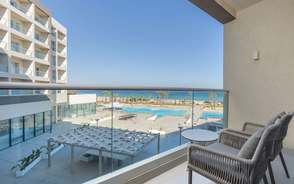 Executive Suite, 1 Bedroom, Partial Sea View