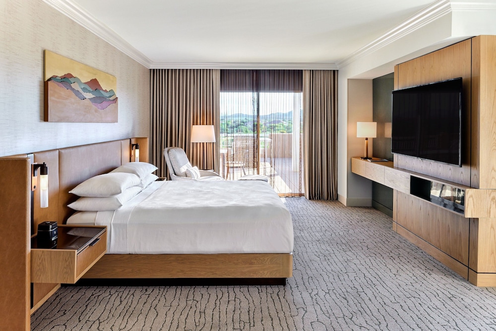 Suite, 1 Bedroom, Pool View - Photo 4