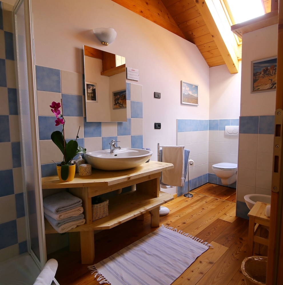 Classic Triple Room (Private External Bathroom) photo 2
